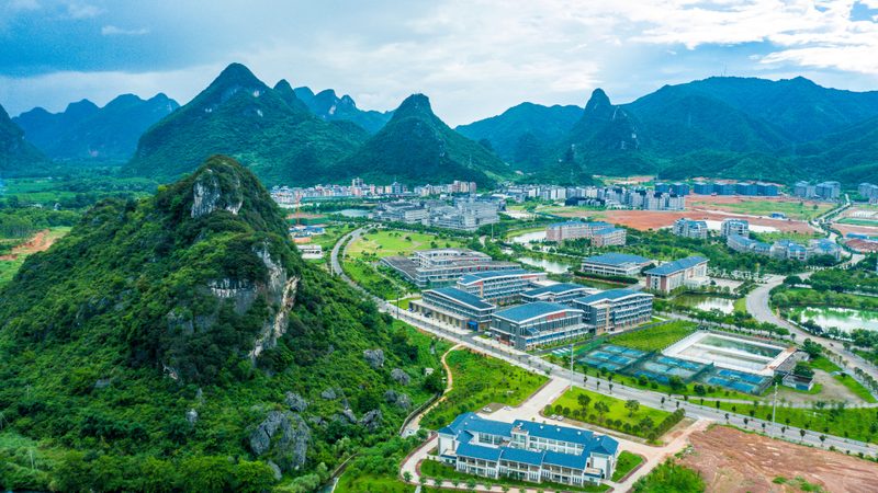 小批量PCB板定制：材质选择背后的技术考量